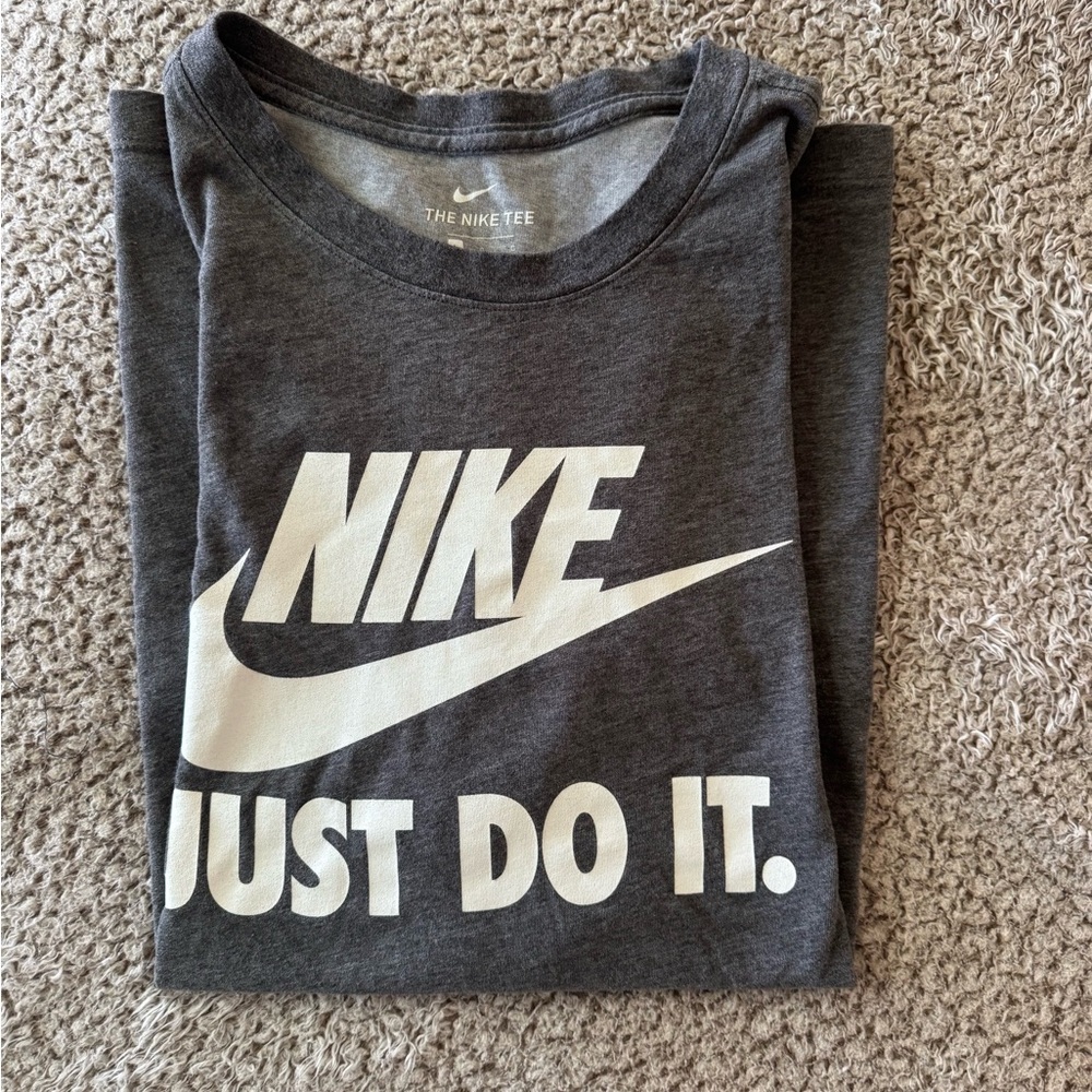 Nike Women’s Gray 'Just Do It.' Graphic Tee